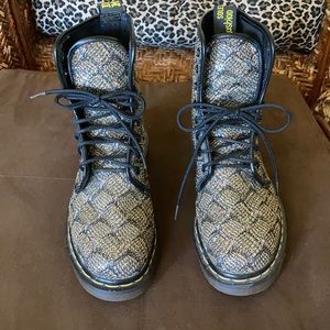 Rare vintage Dr.Martens low boots